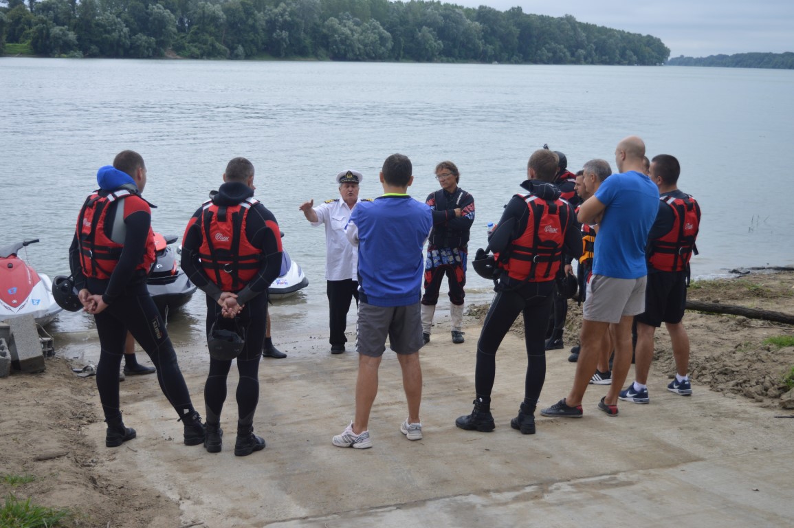 OBUKA PRIPADNIKA SEKTORA ZA VANREDNE SITUACIJE style=
